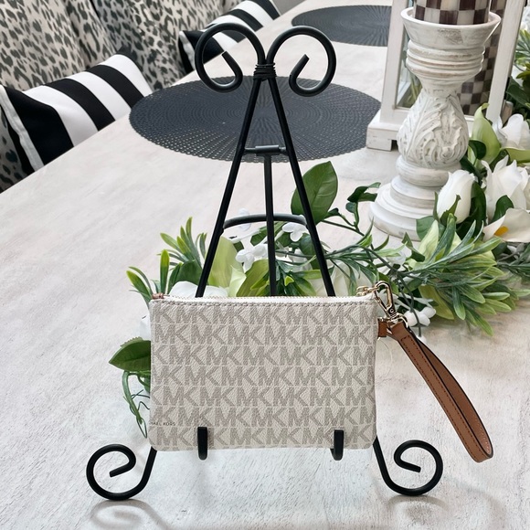 Michael Kors Jet Set Wristlet💛NWT💛 - Picture 5 of 7